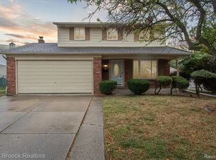 31430 Meadows Ave, Madison Heights, MI 48071