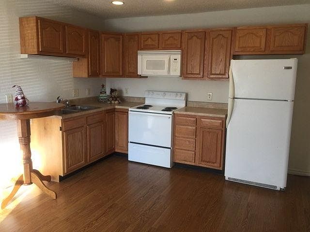 Kitchen (actual unit may vary)
