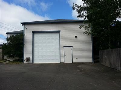 4th image of 152 Stage St N
