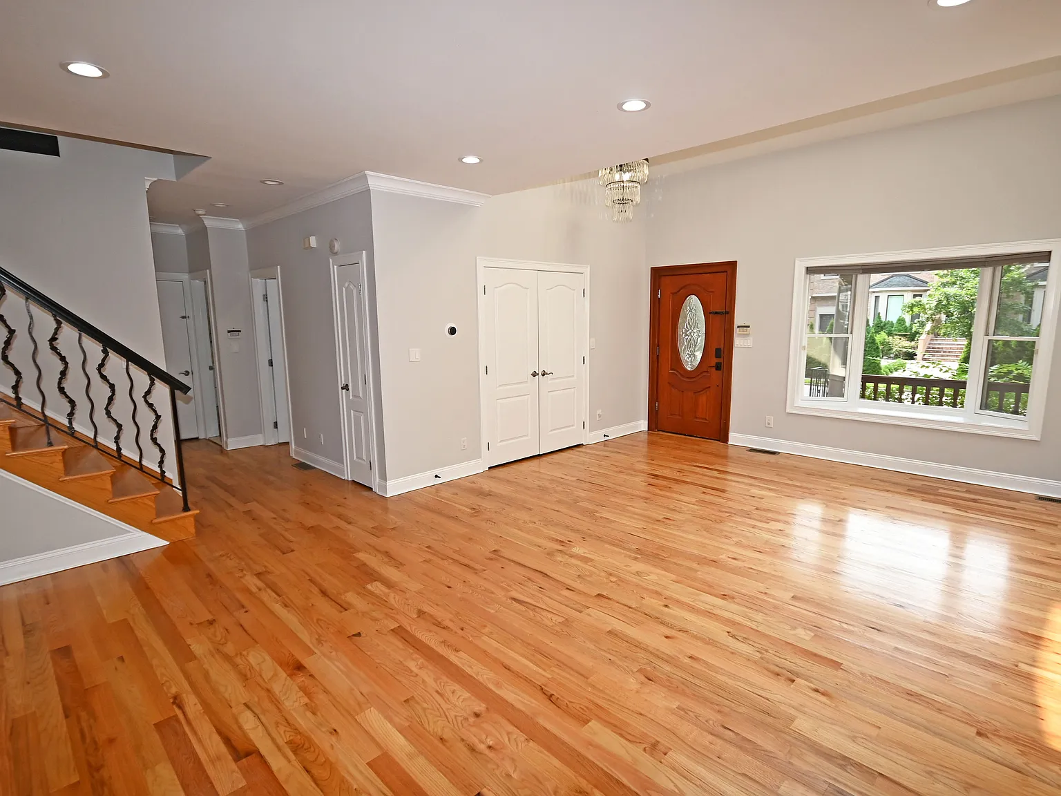 4 bed, 2678 sqft, $9,500 — Photo 4