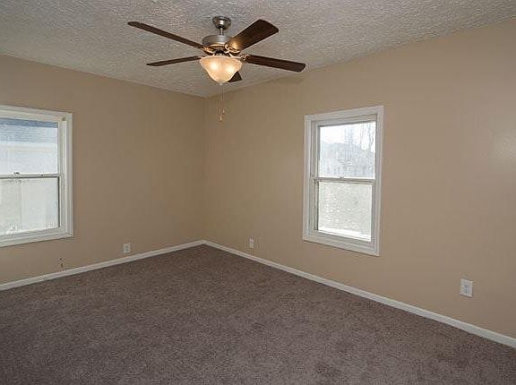 4th image of 4240 1/2 Lake St