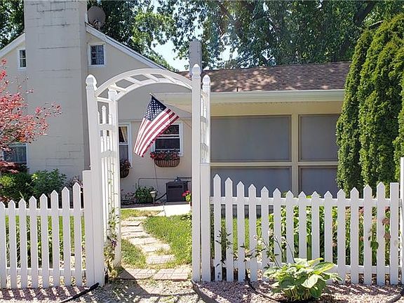 2nd image of 315 E Raymond Ave