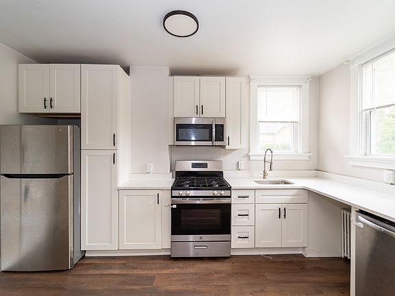 3rd image of 369 Gross St