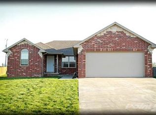 1080 Berkley Dr, Marshfield, MO 65706
