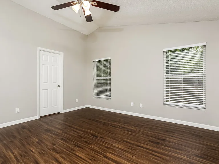 13709 Valleybrooke Ln — Photo 9