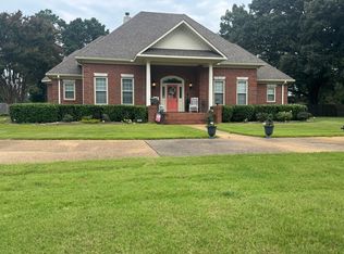 2498 S Laurelwood Ln, Tupelo, MS 38801