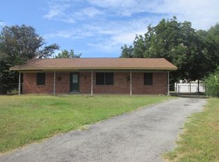 106 Lorraine Pl, Palestine, TX 75801