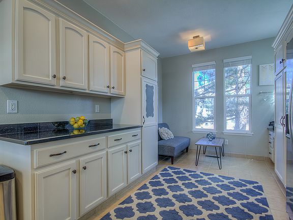 Kitchen with breakfast nook