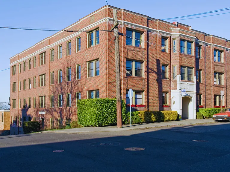 Capitola Apartments — Photo 4