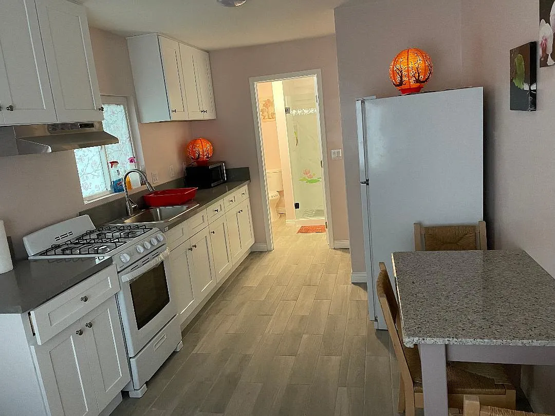 Downey Ave, Downey — Photo 2