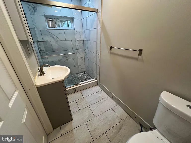 521 S 41st St #1R — Photo 8