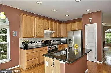 715 Pleasant Dr — Photo 6