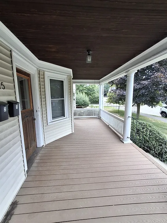 1 bed, 1.0 bath, 1052 sqft, $2,550 — Photo 2