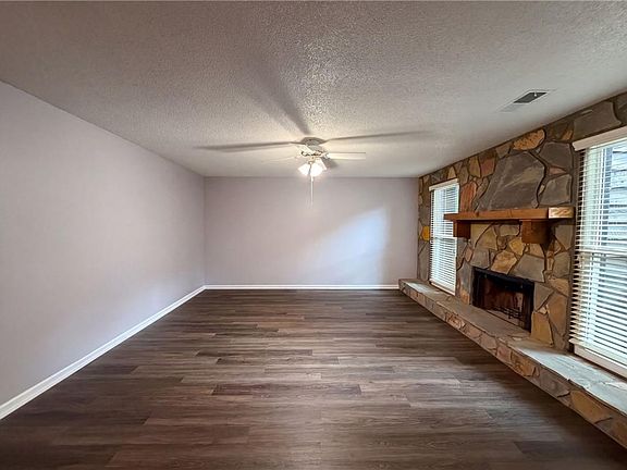 3rd image of 282 Toweridge Dr
