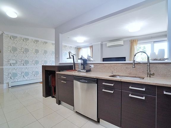 4th image of 2569 Ocean Ave APT 3C