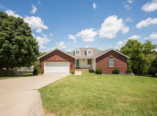 1461 W High Point Cir, Springfield, MO 65810