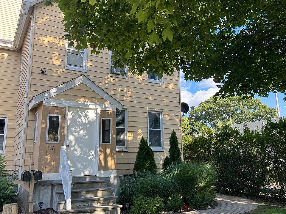 136 Woodward Ave #1