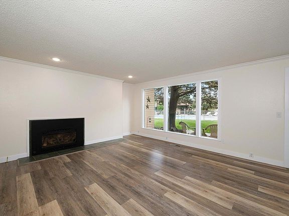 5th image of 1621 Mowry Sq #201