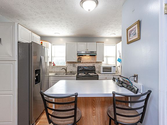 4th image of 355 Wallace Ave