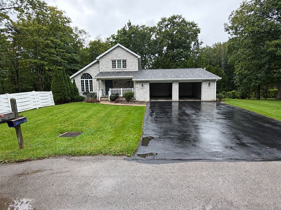 1st image of 828 Knob Wood Rd
