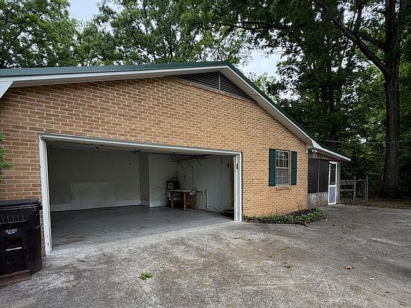 3rd image of 8518 Coppock Rd