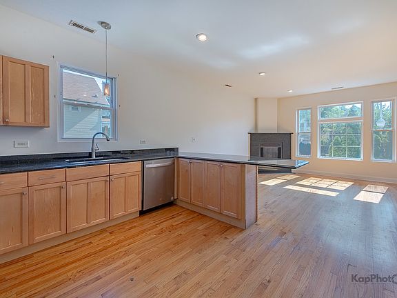 5th image of 2318 S Central Park Ave #101