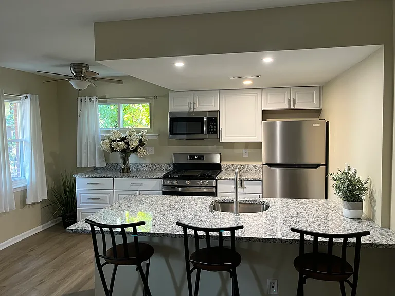 8 Cedar Ave #A — Photo 4