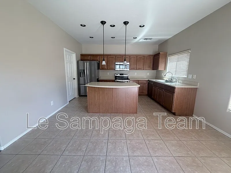 3 bed, 3.0 bath, 1790 sqft, $2,200 — Photo 3