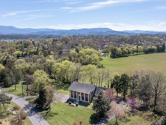 3rd image of 228 Evergreen Dr
