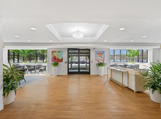 10620 Montgomery Rd #320, Cincinnati, OH 45242