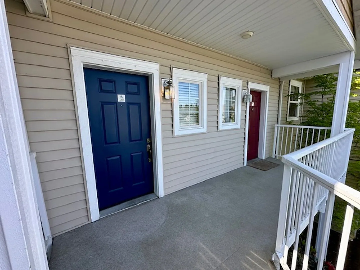 Beautifully Updated 2 Bedroom Condo — Photo 4