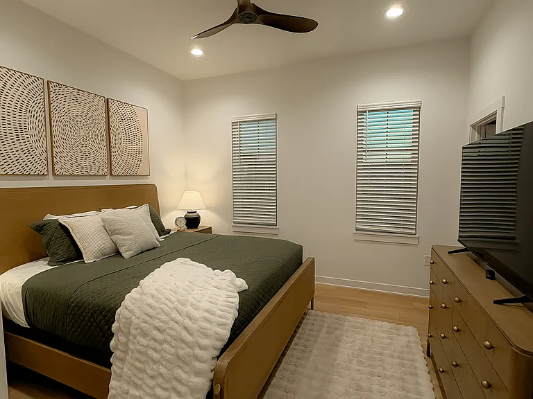 1204 SW Franklin Ln — Photo 63