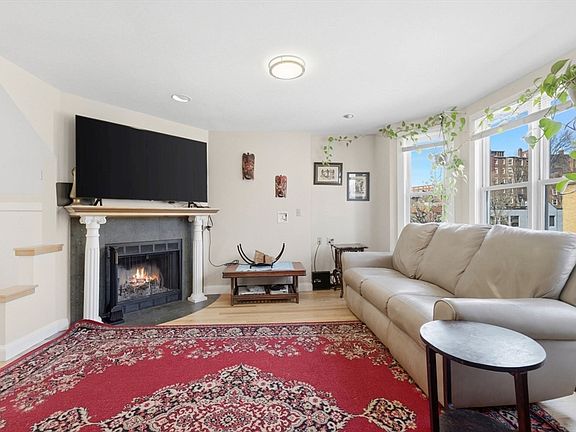 2nd image of 626 Washington St APT 4