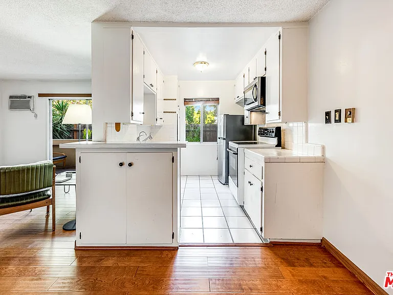 5919 Chula Vista Way #6 — Photo 10