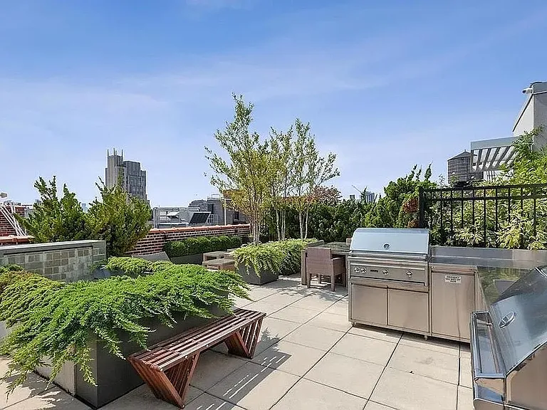 140 W 22nd St #2D — Photo 10