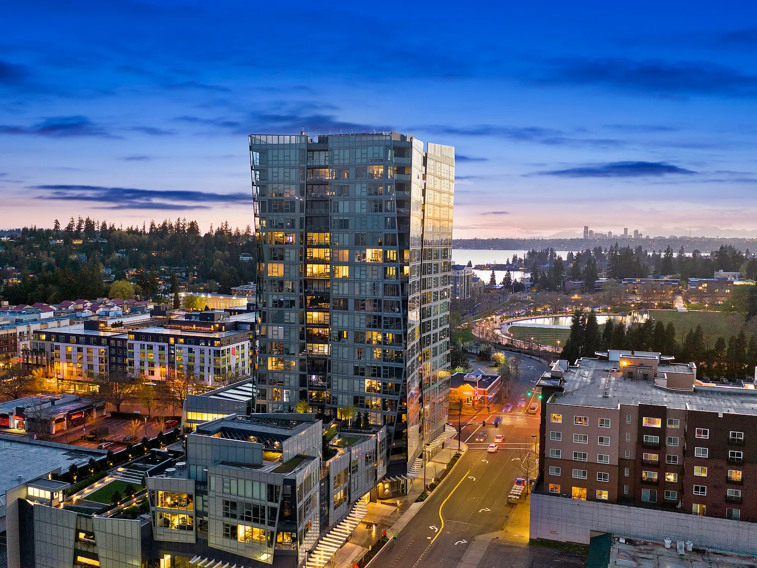 1 bed, 1.5 bath, 1025 sqft, $4,300 — Photo 1