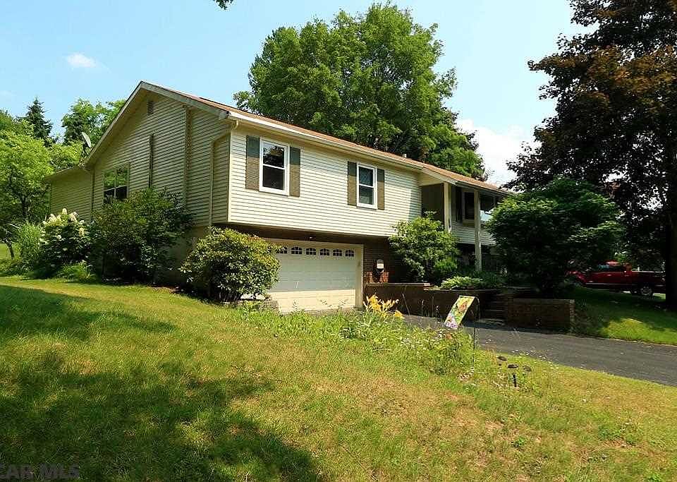 1st image of 658 Berkshire Dr