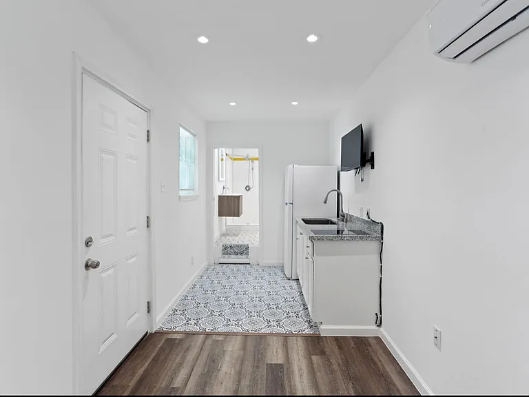 25211 Aue Rd #B — Photo 6