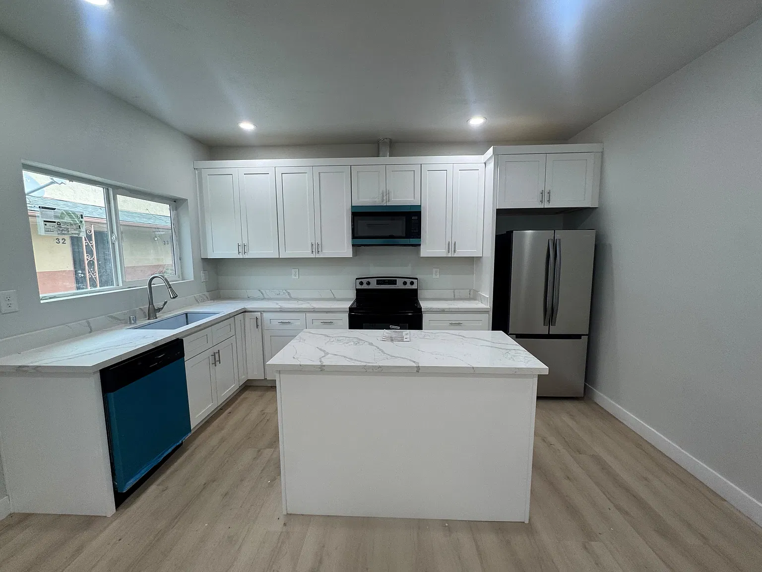 2 bed, 833 sqft, $2,800 — Photo 3
