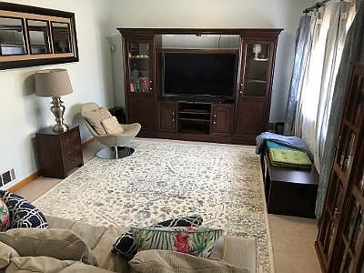 Living room, 3 windows, carpet.