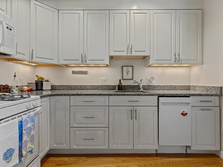 13 Harvard St #2 — Photo 9