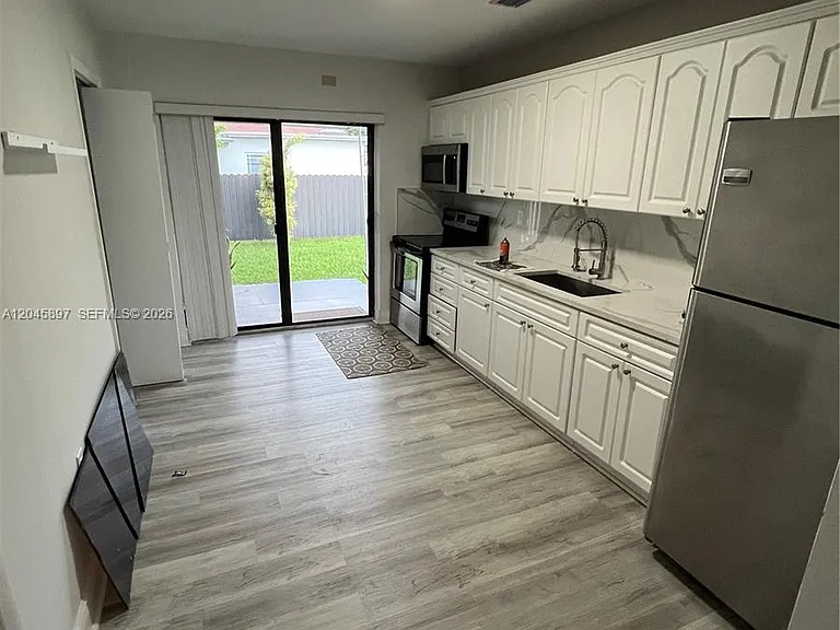 6685 NW 38th Ter — Photo 7