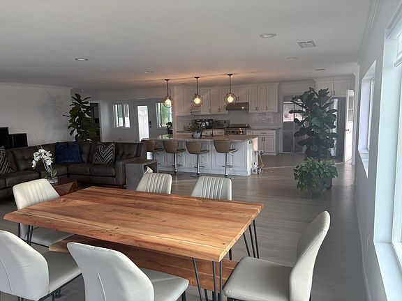 3rd image of 14176 Grande Vista Ave