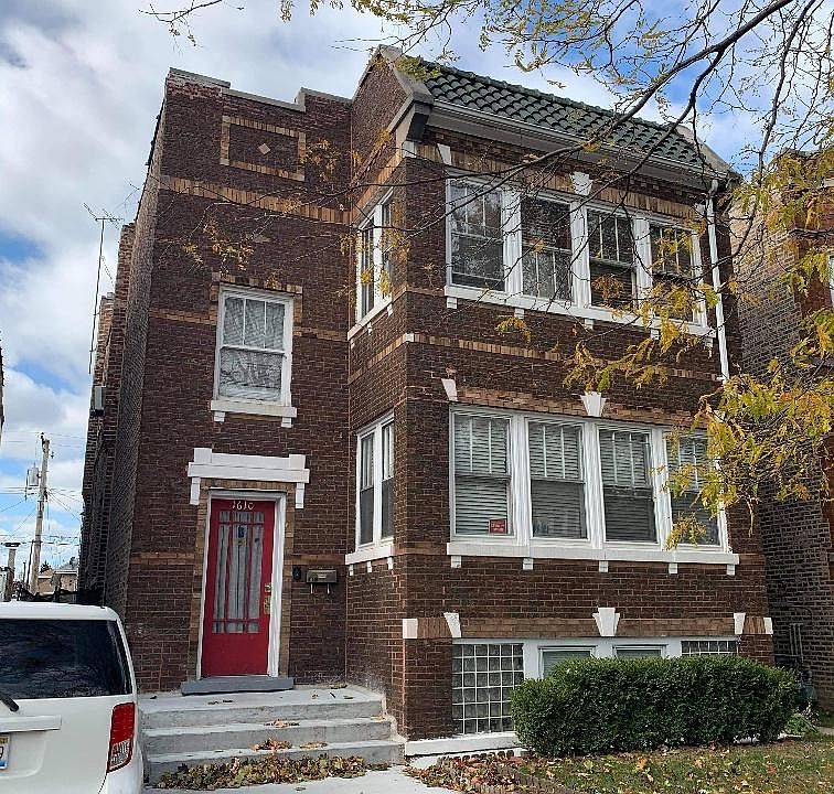 1st image of 1610 S Austin Blvd #1