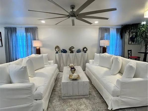 194 Live Oak St, Mandeville, LA 70448