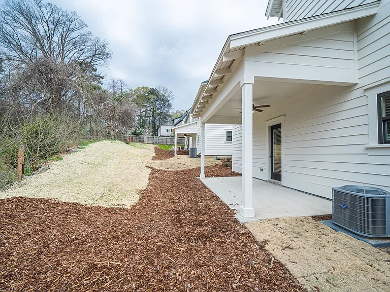 1524 Cottage Grv — Photo 23