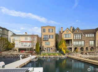 4013 E Lake Sammamish Shore Lane, Sammamish, WA 98075