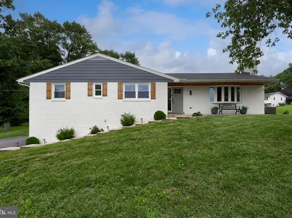 293 Tennyson Dr, Lancaster, PA 17602