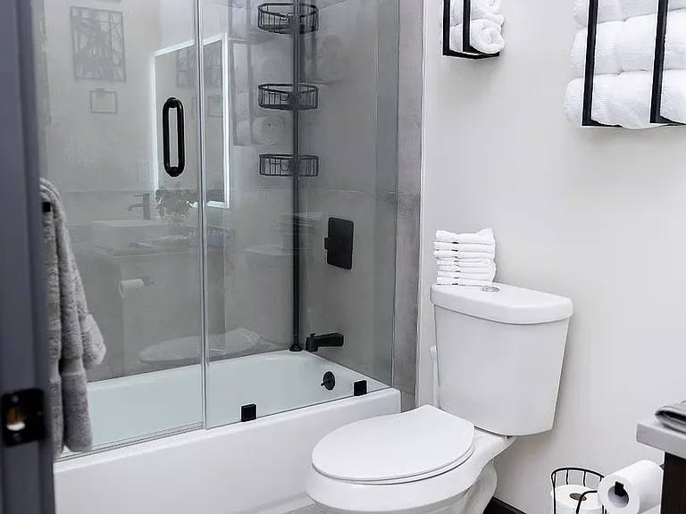 2560 Orleans Ave — Photo 14
