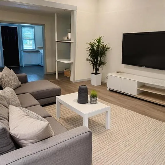 308 E Adalee St #B — Photo 3